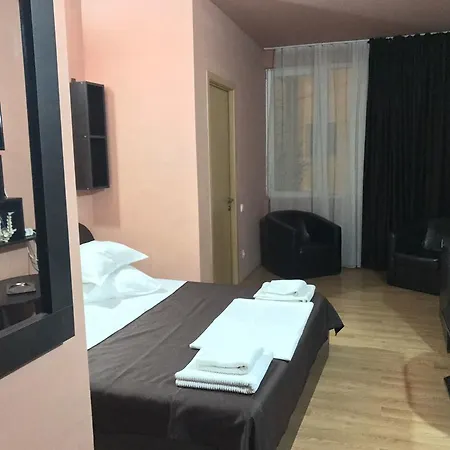 Davi 3* كوستِنيست