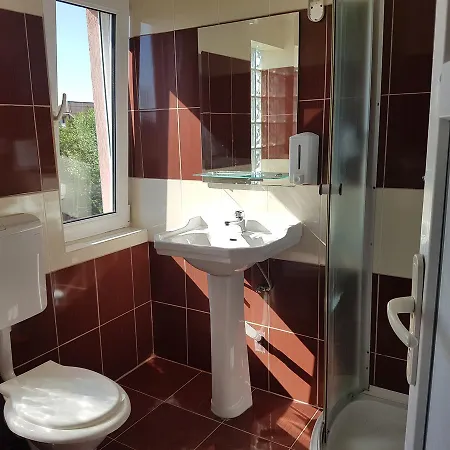 Davi 3* كوستِنيست